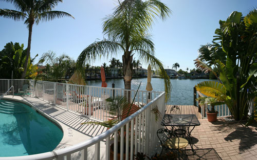 Manatee Bay Inn